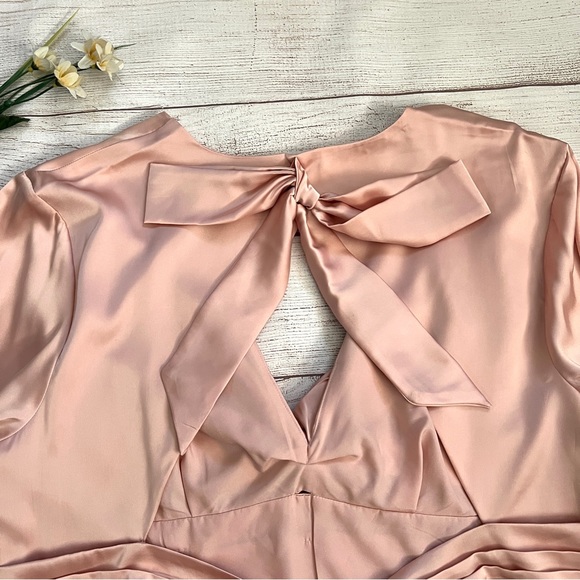 EXPRESS Twist Front Tie Back Top - Picture 10 of 16